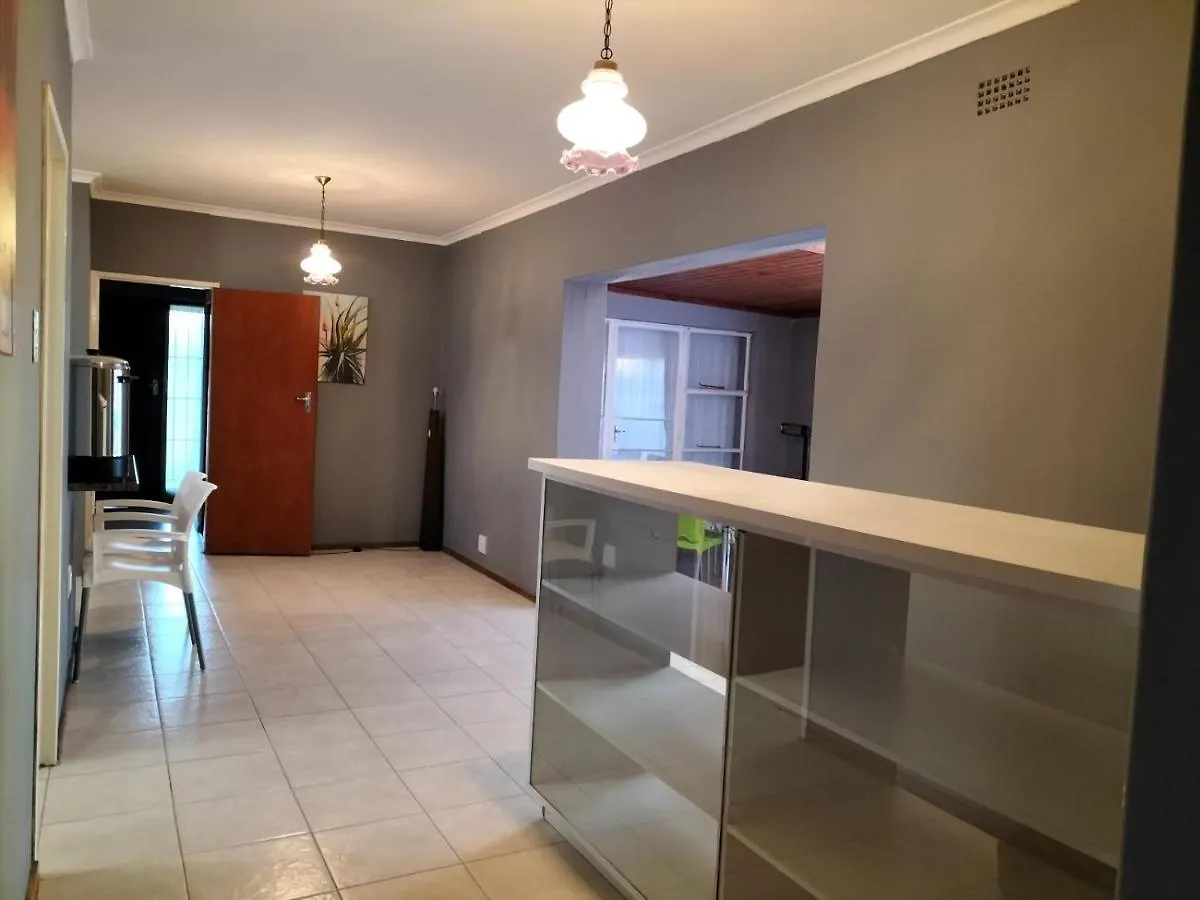 Step-By-Step Self-Catering And B&B Bellville 0*,