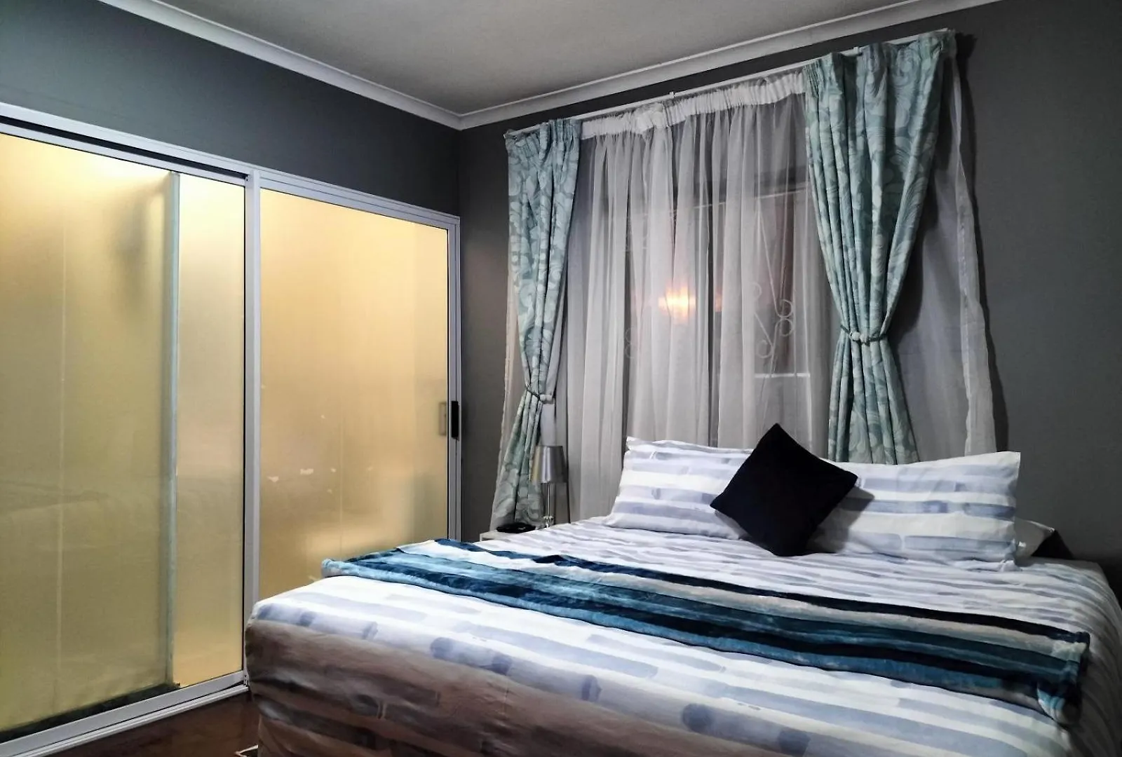 Step-By-Step Self-Catering And B&B Bellville 0*,