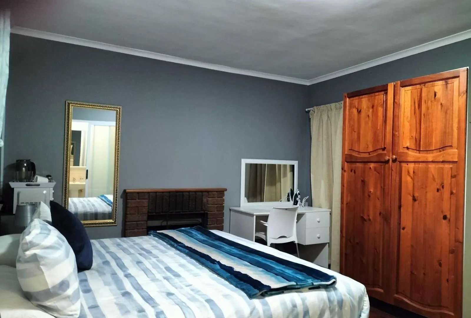 Step-By-Step Self-Catering And B&B Bellville Bed & Breakfast