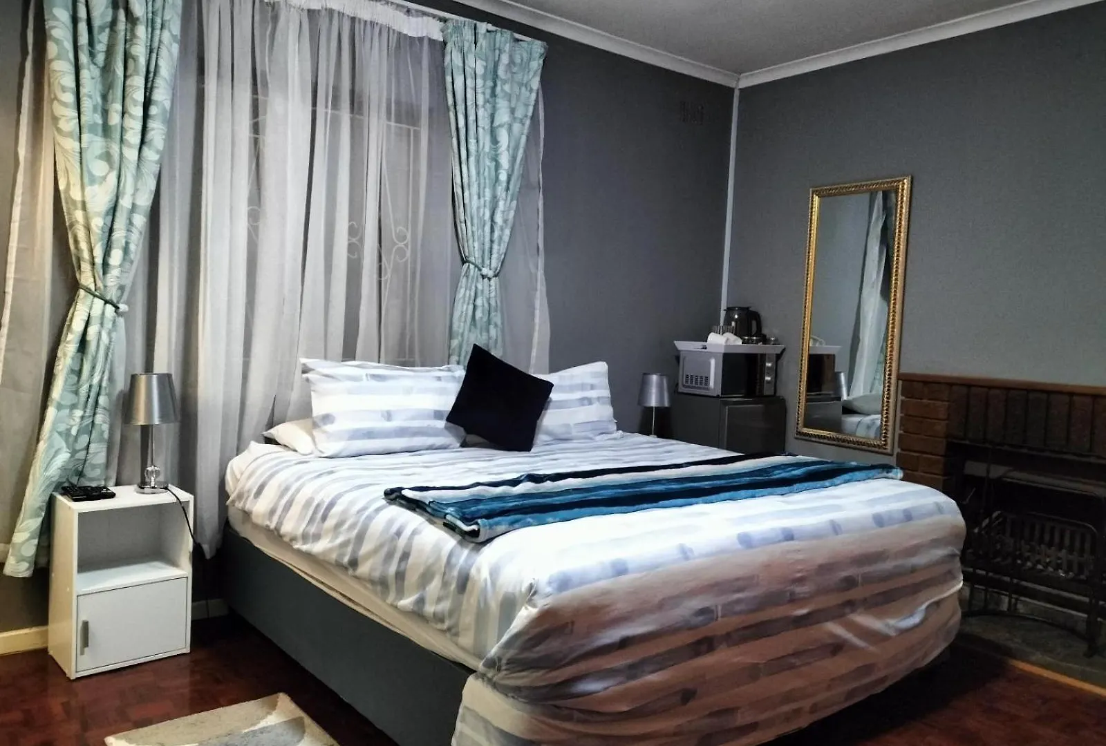 Step-By-Step Self-Catering And B&B Bellville Bed & Breakfast