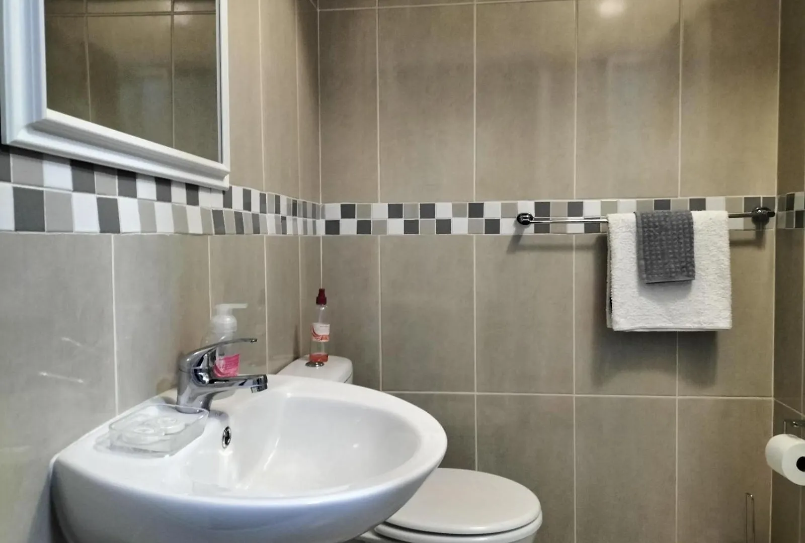 Step-By-Step Self-Catering And B&B Bellville Bed & Breakfast